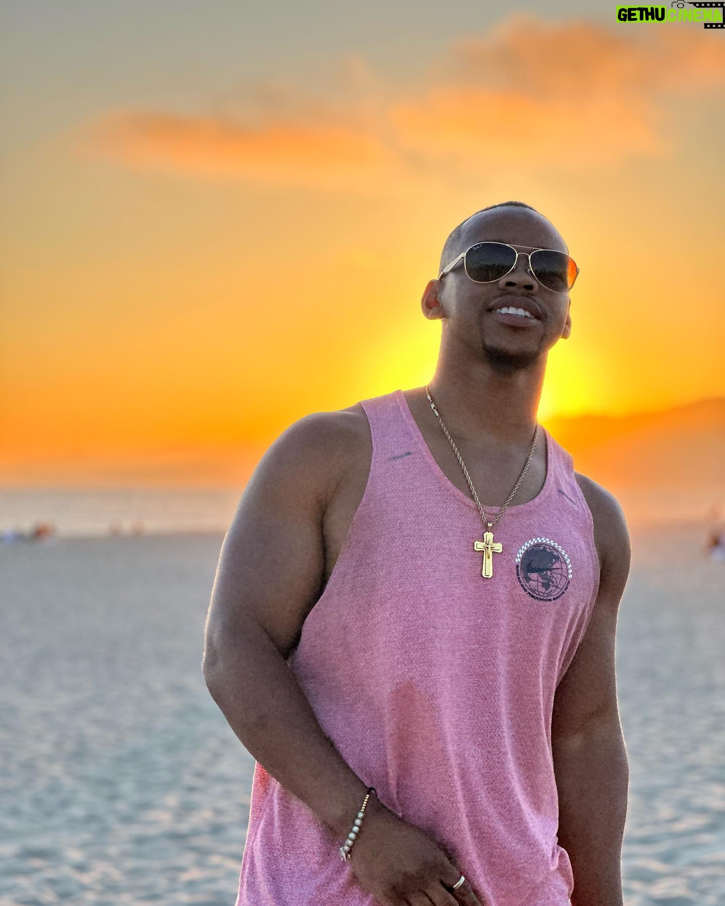 Joivan Wade - 2.3K Likes - I can do anything I put my mind to & so can you!
Text someone close to you & remind them. We all need reminding.
Love you all! ❤️❤️❤️
📸: @juliankostov