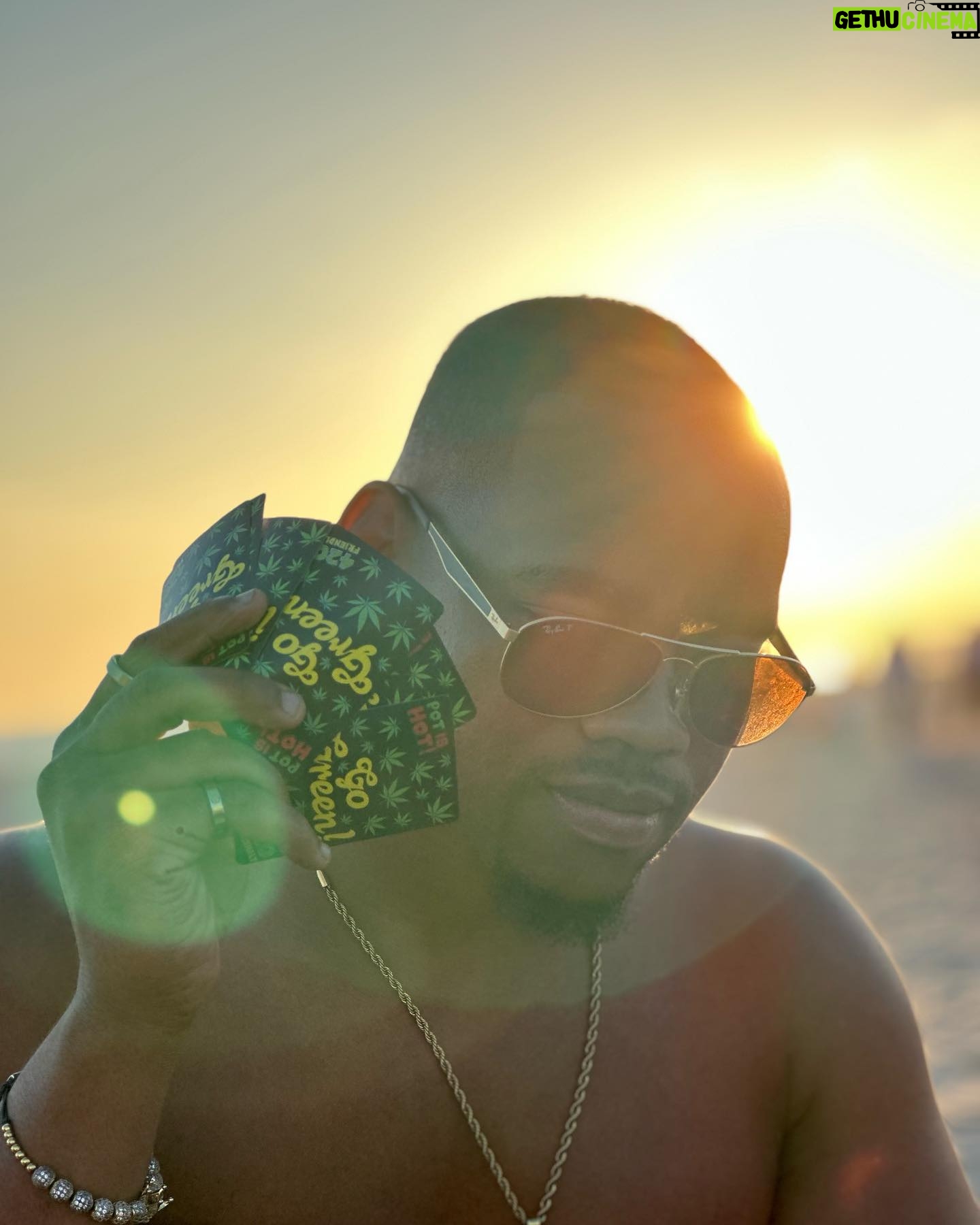 Joivan Wade - 1.8K Likes - Made the most outta the cards I’ve been dealt. 30 Years later & I’m still in the game. Happy Birthday to me 🎈
LA See you shortly. Turn up. 🌴