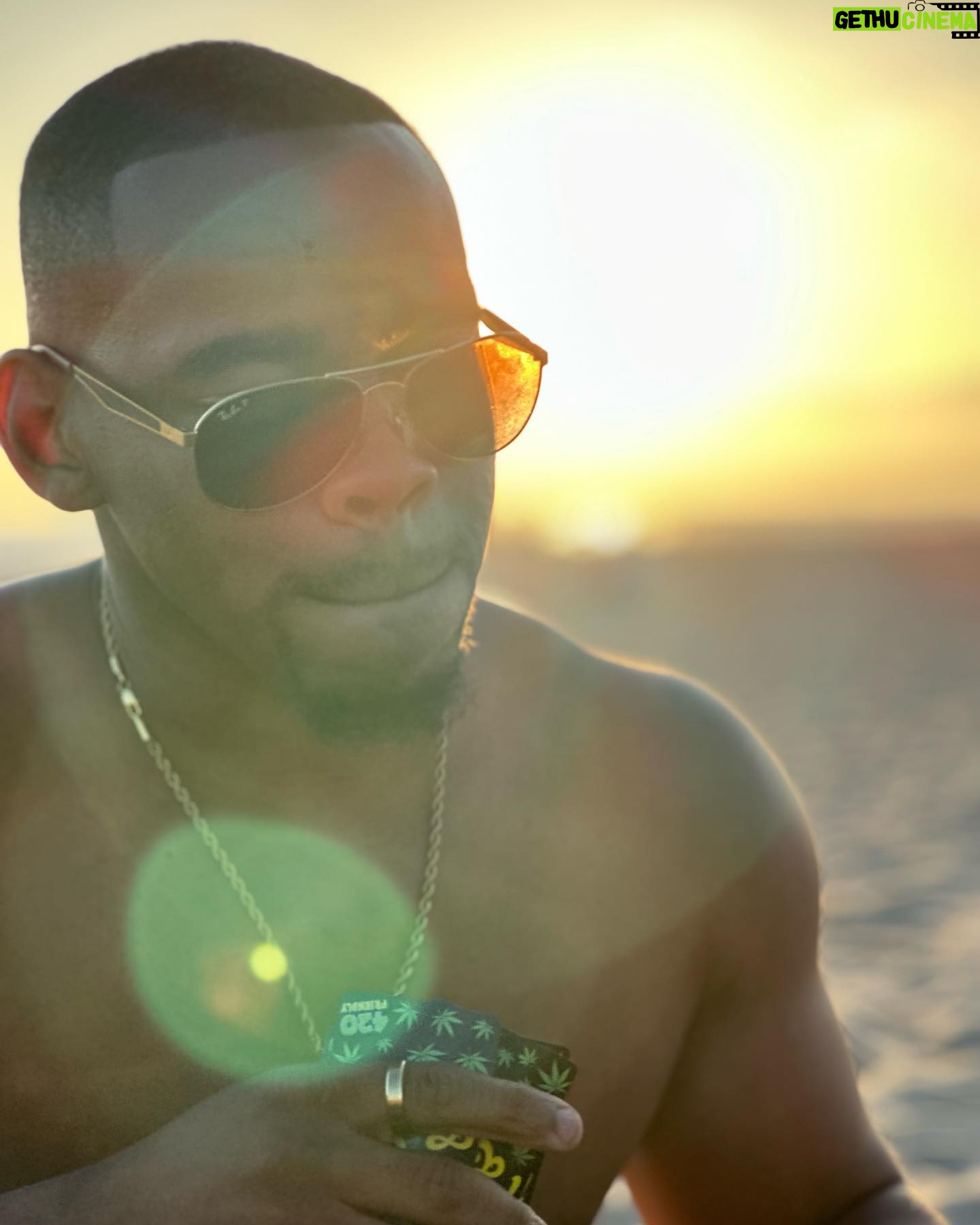 Joivan Wade - 1.8K Likes - Made the most outta the cards I’ve been dealt. 30 Years later & I’m still in the game. Happy Birthday to me 🎈
LA See you shortly. Turn up. 🌴