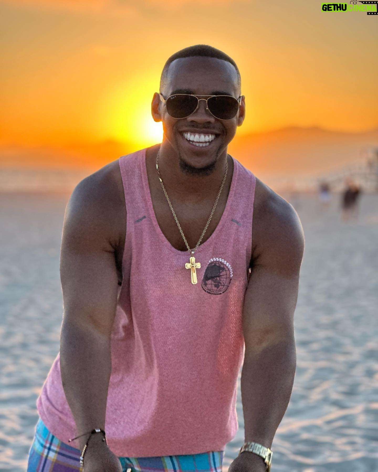 Joivan Wade - 2.3K Likes - I can do anything I put my mind to & so can you!
Text someone close to you & remind them. We all need reminding.
Love you all! ❤️❤️❤️
📸: @juliankostov