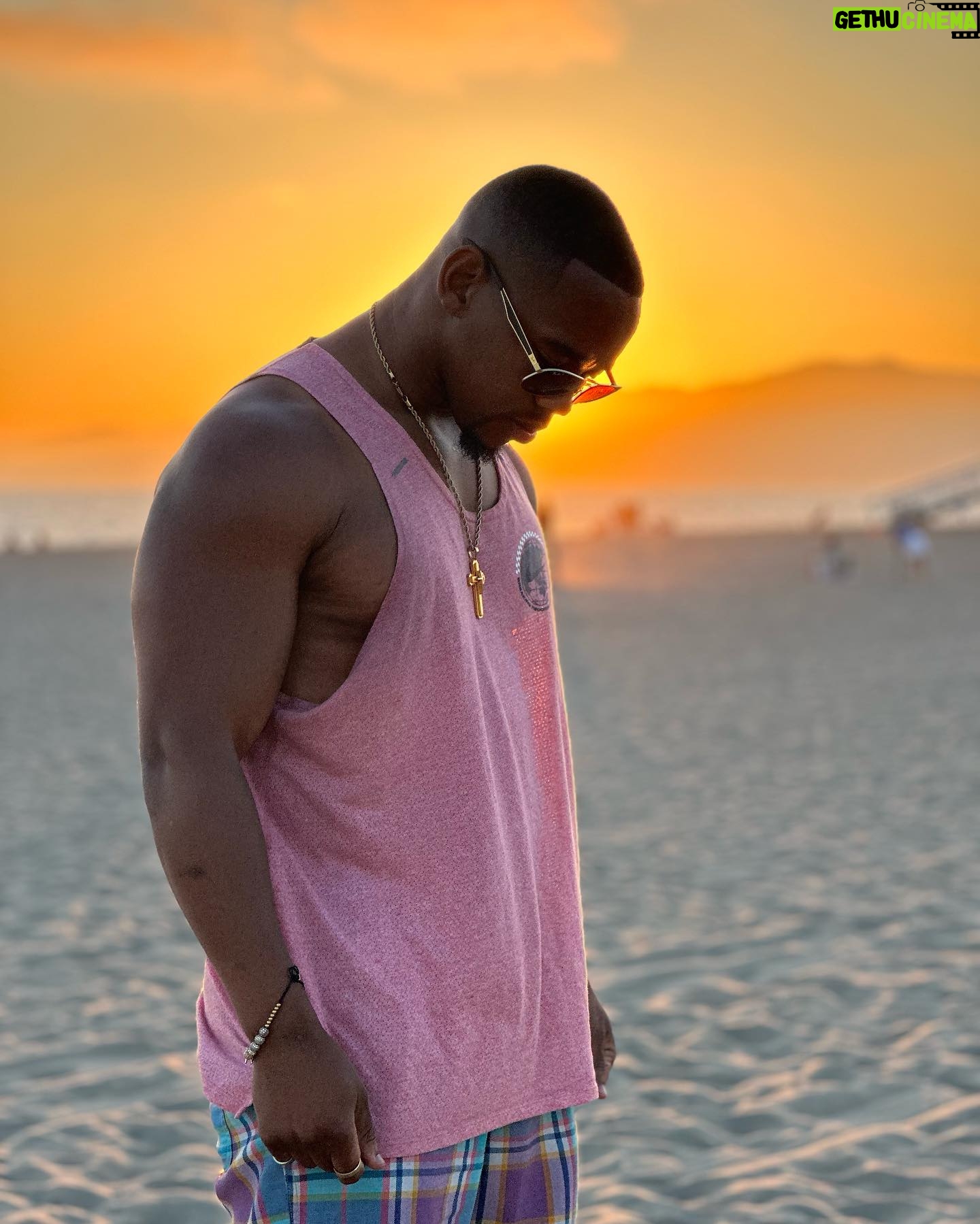 Joivan Wade - 2.3K Likes - I can do anything I put my mind to & so can you!
Text someone close to you & remind them. We all need reminding.
Love you all! ❤️❤️❤️
📸: @juliankostov