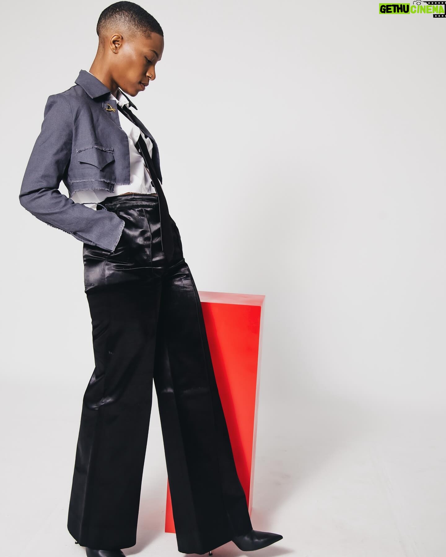 Jojo T. Gibbs - 3 Likes - Lost filesā¦.
šøTaken By: @simmscityactivity
Styled By: @saraa_bella
Haircut By: @alhajisesayofficial