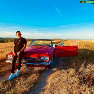Jon Ali Instagram - Golden hour #clip #thunderbird #field #ford #future #goldenhour #futur #ali #vision  @prodbyme.music @amgsportgarage