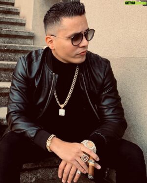 Jon Ali Instagram - « Notre amour c’est un feat, né dans la street » #quarantine #lifestyle #ali #danslastreet