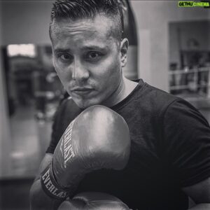 Jon Ali Instagram - « J’porterai le monde avec toi. » #futur #ali #lifestyle #boxing