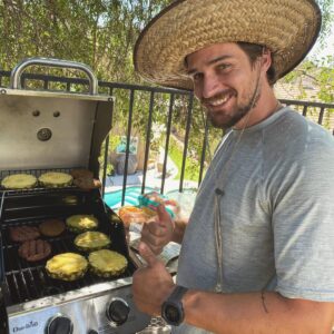 Jon Ecker Instagram - Personally, I’m feelin’ a bit insecure about the size of my grill. Make do with whatcha got Monday. Everybody have a good weekend?