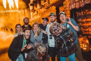 Jon Heder Instagram - Autumn is my favorite time of year. Leaves change colors. Pumpkin spice in every foodstuff. Taking prom pictures with ghouls. Can’t wait for more! 
#universalhorrornights #universalstudioshollywood