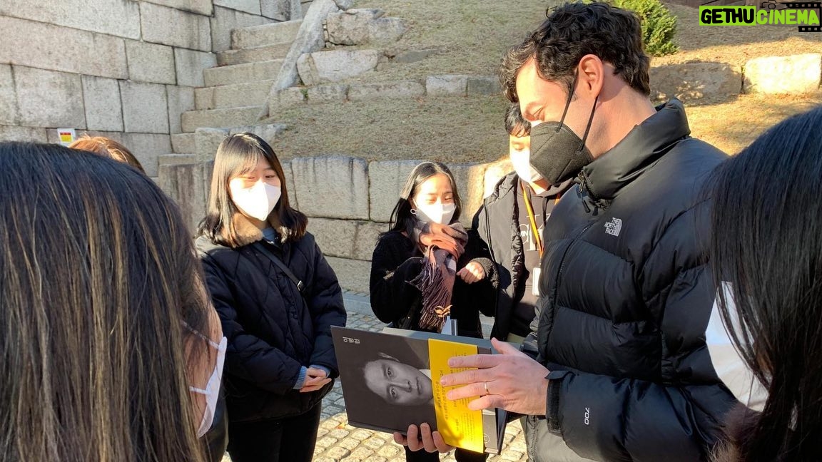 Jon Ossoff - 14K Likes - Hiking with young Koreans in Seoul. It was special learning about their view of the world. 11/12/21
2021년 11월 12일, 서울에 있는 한국의 젊은이들과 하이킹을 했습니다. 최연소 미 연방 상원의원으로서 한국 젊은이들의 세계관을 알아볼 수 있었던 특별한 만남이었습니다.
