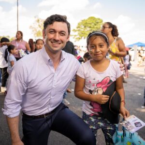 Jon Ossoff Instagram - Gracias a Plaza Fiesta por ser los anfitriones del evento familiar de regreso a clases con la comunidad Hispana este domingo.