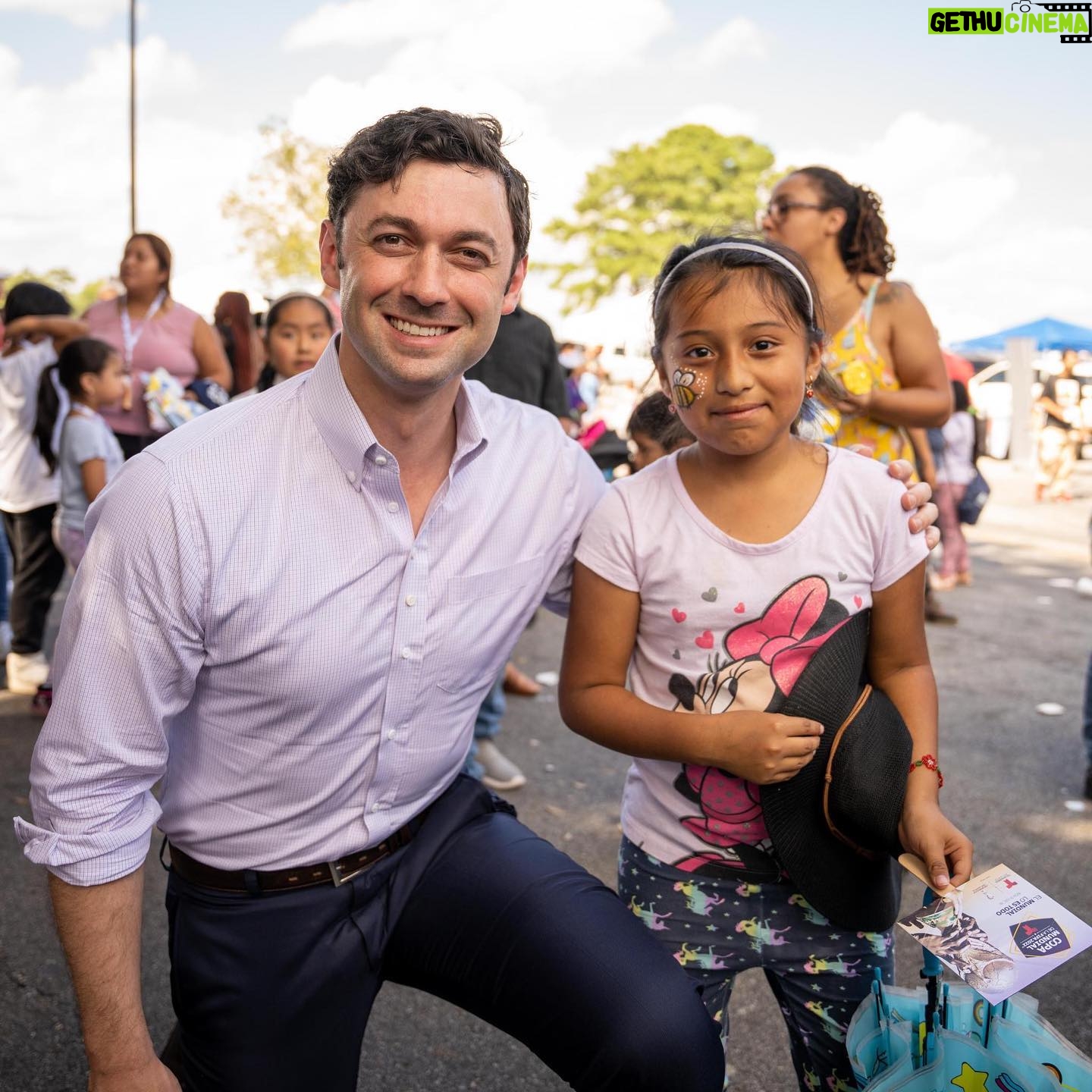 Jon Ossoff - 14.9K Likes - Gracias a Plaza Fiesta por ser los anfitriones del evento familiar de regreso a clases con la comunidad Hispana este domingo.