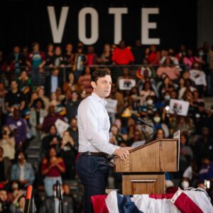 Jon Ossoff Instagram - Thank you @BarackObama for joining us in College Park for last night’s huge GOTV rally.

VOTE EARLY! The polls are open!

📸 by @_danielschwartz