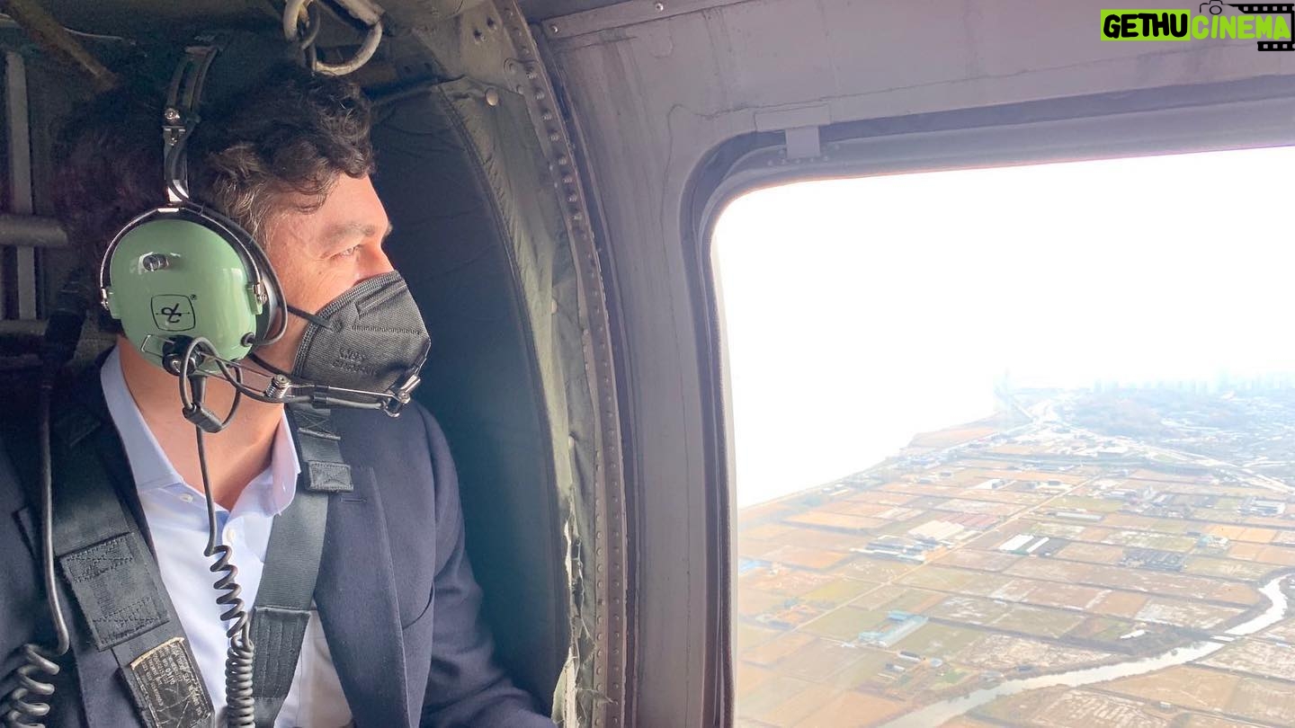 Jon Ossoff - 9.1K Likes - Special thanks to all the U.S. servicemembers who supported my visit and protect the United States daily alongside our Korean allies.
저의 방문을 지지해주고 우리의 동맹인 한국과 미합중국을 지키고 있는 모든 미국 군인들께 특별히 감사드립니다.