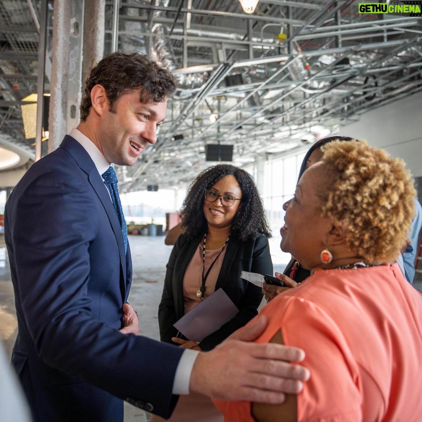 Jon Ossoff - 10.5K Likes - Announced major upgrades this morning for the world’s busiest and most efficient airport!
📸 by @_danielschwartz