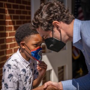 Jon Ossoff Instagram - Listening to constituents.

📸 by @_danielschwartz
