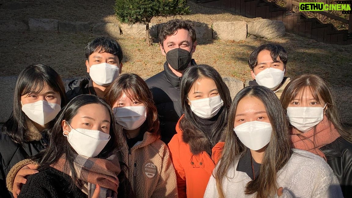 Jon Ossoff - 14K Likes - Hiking with young Koreans in Seoul. It was special learning about their view of the world. 11/12/21
2021년 11월 12일, 서울에 있는 한국의 젊은이들과 하이킹을 했습니다. 최연소 미 연방 상원의원으로서 한국 젊은이들의 세계관을 알아볼 수 있었던 특별한 만남이었습니다.