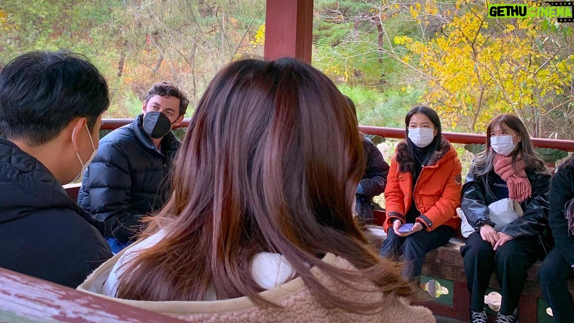 Jon Ossoff - 14K Likes - Hiking with young Koreans in Seoul. It was special learning about their view of the world. 11/12/21
2021년 11월 12일, 서울에 있는 한국의 젊은이들과 하이킹을 했습니다. 최연소 미 연방 상원의원으로서 한국 젊은이들의 세계관을 알아볼 수 있었던 특별한 만남이었습니다.