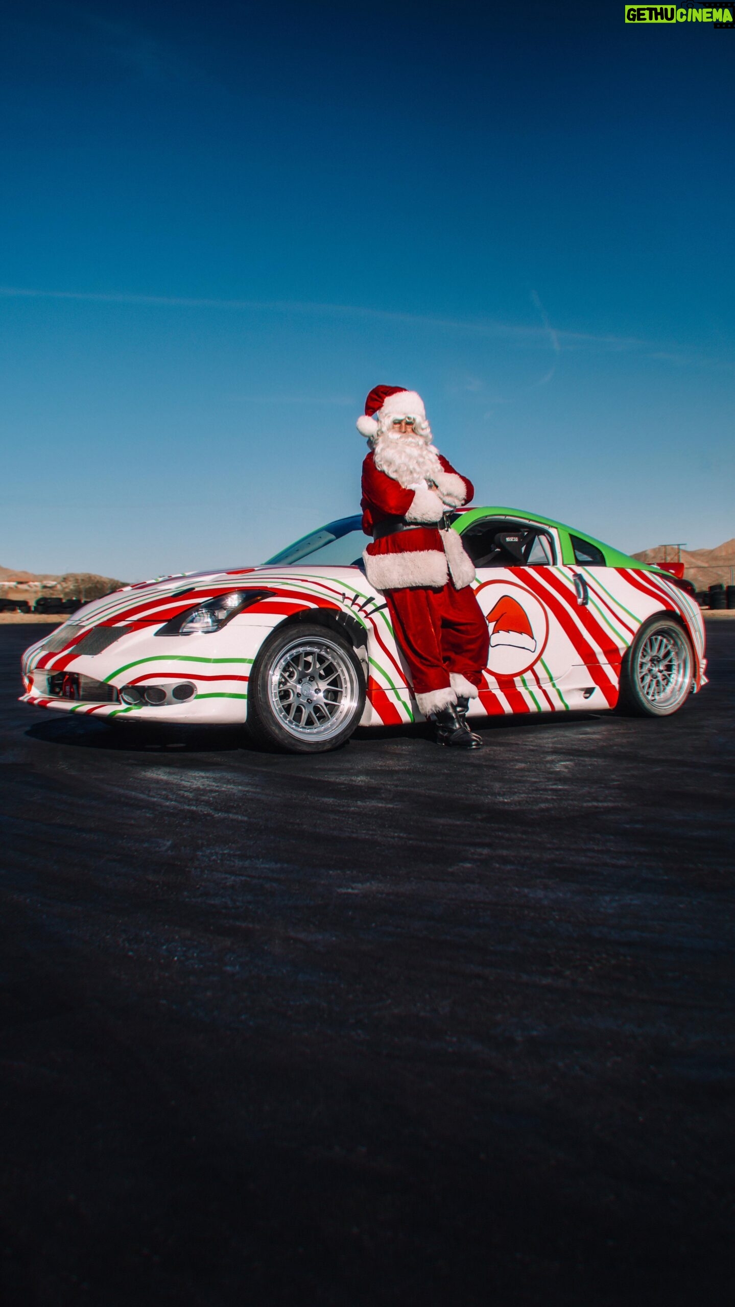 Jon Simonassi - 1.4K Likes - Drift Santa & his 360 Elf🎄who’s the real MVP?
🎥 Shot on the @Insta360 X3
Happy Holidays from @Insta360 and @jonsimo ✨
#insta360 #insta360x3 #360video #driftcar