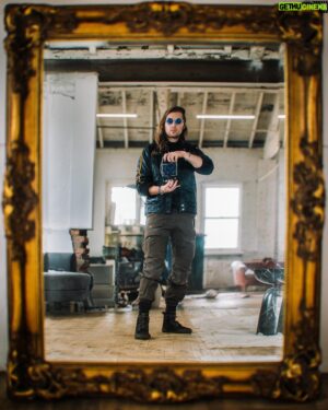 Jon Simonassi Instagram - I haven’t had any zero days in a while now ⛅️ So what’s a zero day? 👇

 ZERO DAY: when your depression, anxiety, self-doubt, fear, whatever you want to call that little voice in your head that can sabotage you, it’s when it wins you over and your day is burned.

That means ignoring your self-care practices, not getting out of bed, having no ability to focus or get anything done.

If you’ve ever had a zero day (and I’m sure you have) you know that they’re awful.

In the thralls of my worst depression, I would have multiple zero days a week, I thought I had lost my creativity and that I would never escape my own suffering.

So when I tell you that I haven’t had any zero days in a WHILE, that is a massive win for me.

You may be asking how I stopped having these bad days and the answers are all quite obvious:

I continued therapy

I surrounded myself with good humans

I upheld self-care practices

I kept my diet right, avoiding alcohol, sugar and processed foods

BUT

If there’s one single practice that has helped me more than anything else, it’s the simple act of going for a walk.

I walk every single morning, after every meal and at night, it’s the quickest way to combat depression and feel better almost instantly. This is the most I’ve ever walked and coincidentally it’s the best my mental health has been in years.

So if you’re stuck in a cycle of having zero days, I know how painful that is my friend…

Just remember, you are never destined to stay as any one person, you are constantly shifting, evolving and growing, don’t convince yourself you’re broken and unfixable, you’re not.

Start by going for a walk

💙

#creatorsupport #mentalhealthawareness #mentalhealthmatters #mentalhealth #mentalhealthhelp #sigmacreativespaces