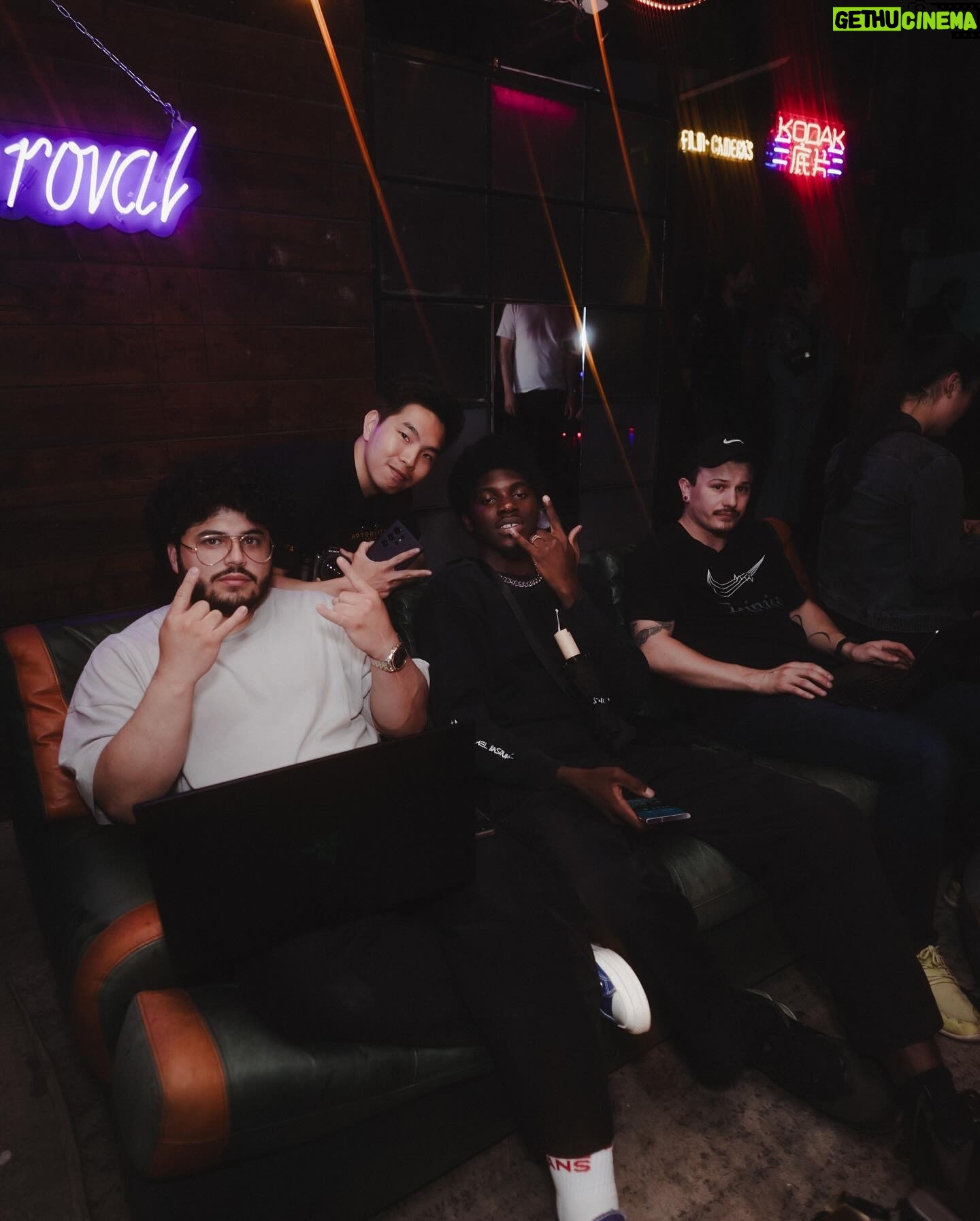 Jon Simonassi - 414 Likes - “Future Proof” is now in the past! Thank you to everyone who came out last night! The content that was captured was 🤯🤯🤯 Keep tagging us and make us a collaborator.
Grateful to our community sponsors @henryscanada - this was impossible without them!
Thank you @karl_shakur @kevinbperry @revoltcamera @charlieferrarei @sidryaneilers @brittany.joie @the84studio @kokottaylor @theonlyclarissa @chthoniccutie @_kylepoole @jadon.lm and every one else who helped make this possible!
Shout out to @lumix, @insta360 and @pmi_gear for empowering creators with their gear for our giveaway.
Big shoutout to our team @motorista.studio, @neondemonstudio @robanzit @jonsimo @ashleysloggett @thechrishau
Stayed tuned for the next events. We got 3 coming!
Photos @_kylepoole