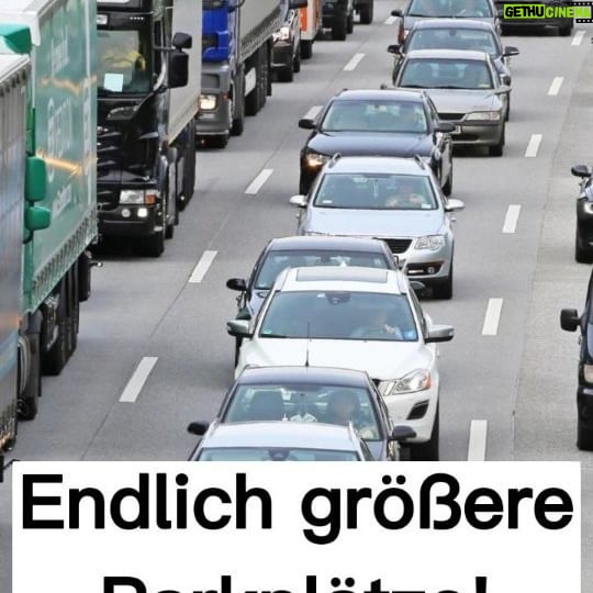 Jonas - 10.1K Likes - Die Forschungsgesellschaft für Straßen- und Verkehrswesen (FGSV) empfiehlt, die deutschen Parkplätze an die immer größer werdenden Autos anzupassen. Dabei sollte das Parken in deutschen Großstädten doch eigentlich unattraktiver werden. Was haltet ihr von der Empfehlung?
#simplicissimus #Parkplätze #deutschland #suv #verkehrswende