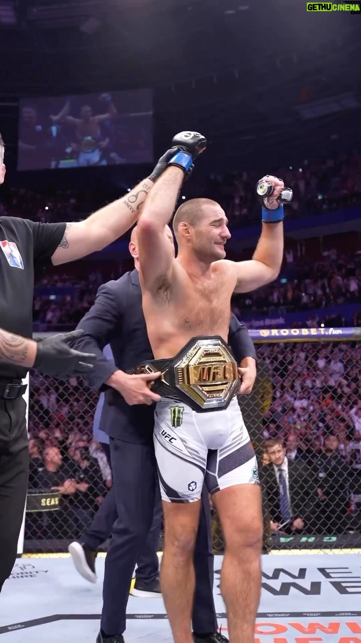 Jonas Bilharinho - 15.7K Likes - 🇧🇷Quem diria?! E vale dizer que tiro o chapéu pra atitude do Adesanya pós luta, somente abrilhantou o evento! Grande campeão👌🏻
🇺🇸Who knew?! And it’s worth saying that I take my hat off to Adesanya’s post-fight attitude, it only brightened the event! Great champion 👌🏻
💼 @somoswipi
#mma #mmabrasil #ufc #andnew #campeão #kosquad #bilharinho