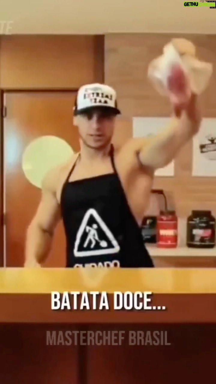 Jonas Bilharinho - 1.8K Likes - 🇧🇷Eu passo mal com esse vídeo! 😂
💼 @thequantichub
#cozinha #humor #masterchef #leostronda #genial #mma #bilharinho