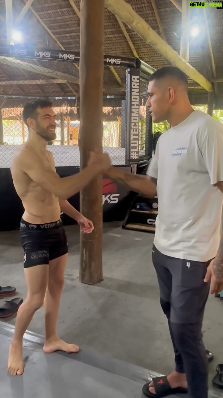 Jonas Bilharinho - 6.8K Likes - 🇧🇷Que camp maravilhoso, obrigado equipe, @rafael__feijao , @edu_simoes por trazerem em mim a versão do melhor atleta que já fui, obrigado demais @alexpoatanpereira , não somente pelas palavras, mas pelo grande exemplo, chama! 🔥
🇺🇸What a wonderful camp, thank you KO Squad, @rafael__feijao , @edu_simoes for bringing in me the version of the best athlete I’ve ever been, thank you so much @alexpoatanpereira , not only for the words, but for the great example, let’s fucking go!
💼 @bellatormma
🎥 @rodolfotrator_mma @jotadeouro
#mma #mmabrasil #bellator #bellatormma #poatan #kosquad #bilharinho #Painosso #oração #amém