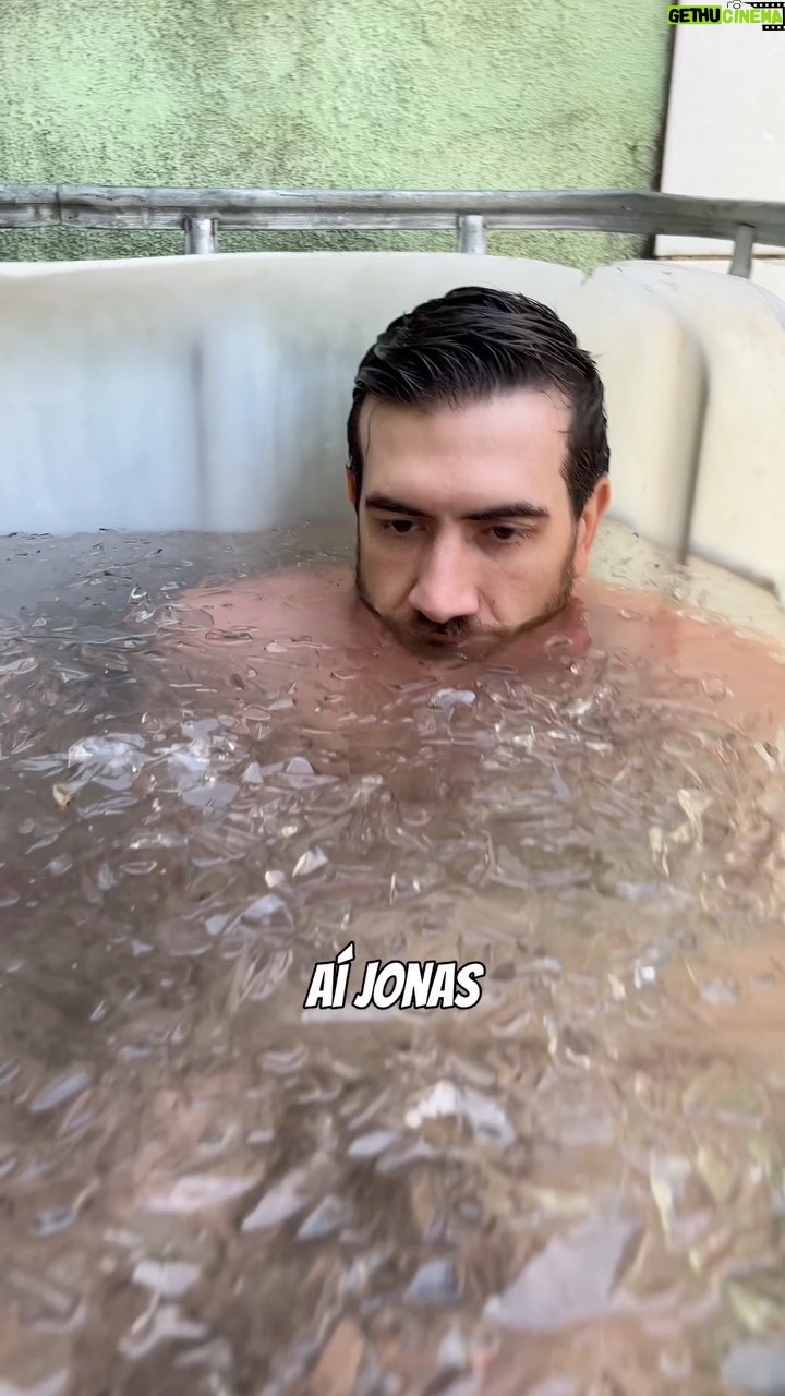 Jonas Bilharinho - 6.3K Likes - Para quem está sempre perguntando porquê diabos fazemos essa loucura de mergulhar no gelo 😂
@jonasbilharinho
.
.
#atleta #icebath #mma #jiujitsu #muaythai