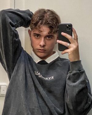 Jonas Ems Instagram - Dieser Typ hat seine Hausaufgaben immer gemacht. Und ihr?
