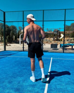 Jonas Ems Instagram - Erstes und letztes Sommerbild für dieses Jahr 👀☀️