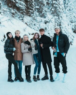 Jonas Ems Instagram - WIR HABEN ES GESCHAFFT! Unser bisher größtes Projekt „Toxisch“ @toxisch_dieserie ist nun für jeden kostenlos auf @amazonfreevee über Prime Video und den FireTV verfügbar! 🥹🎬 Wünsche euch ganz viel Spaß beim ansehen & lasst gerne eine Sternebewertung und Rezension da ☺️❤️