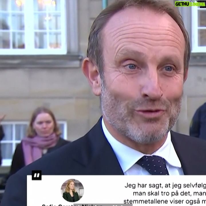 Jonatan Spang - 2.1K Likes - Sofie Carsten Nielsen trådte tilbage som politisk leder for Radikale dagen efter valget. Det kom som et chok for folketingsgruppen og ikke mindst for de to kandidater til posten, Christian Friis Bach og Martin Lidegaard, som konfronteret af frådende journalister havde to meget ærlige og umiddelbare reaktioner på den nyhed