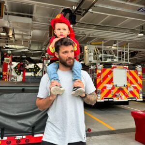Jonathan Fortin Instagram - Québec improvisé 👨🏻‍🚒🚒🥰