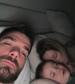Jonathan Fortin Instagram - Fini les vacances 🥲 

Dans le temps d’le dire on va être 4! 😰🤪