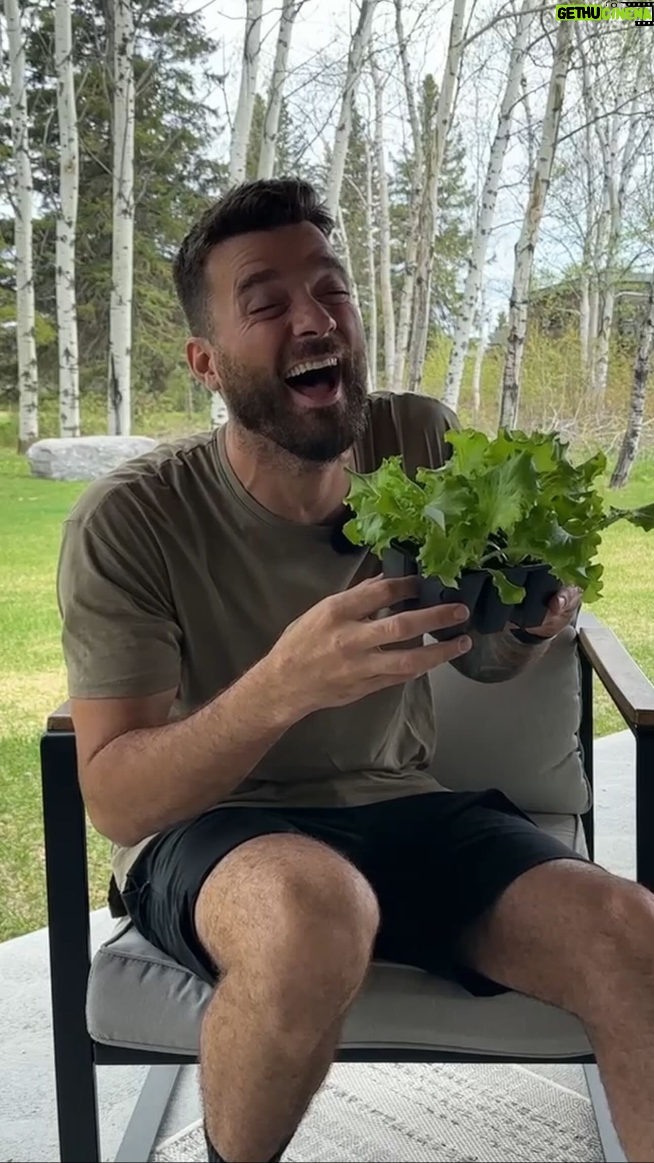 Jonathan Fortin - 2.7K Likes - Une chance que jāĆ©tais lĆ ! š
Ā
Non serieux une chance quā @audreeyannb pis lāexperte aux 1000 conseils de chez Rona Ć©taient lĆ š„µ
LĆ , nos bacs Ć fleur/arbustes sont parfait!
Ā
Yāa vraiment tout ce quāil faut pour bien commencer lāĆ©tĆ© avec les semences, lāengrais, la terre et tous les produits pour le terrain chez RONA!š¤©
Ā
Merci @ronafr !!Ā
#RONA #pub @ronafr