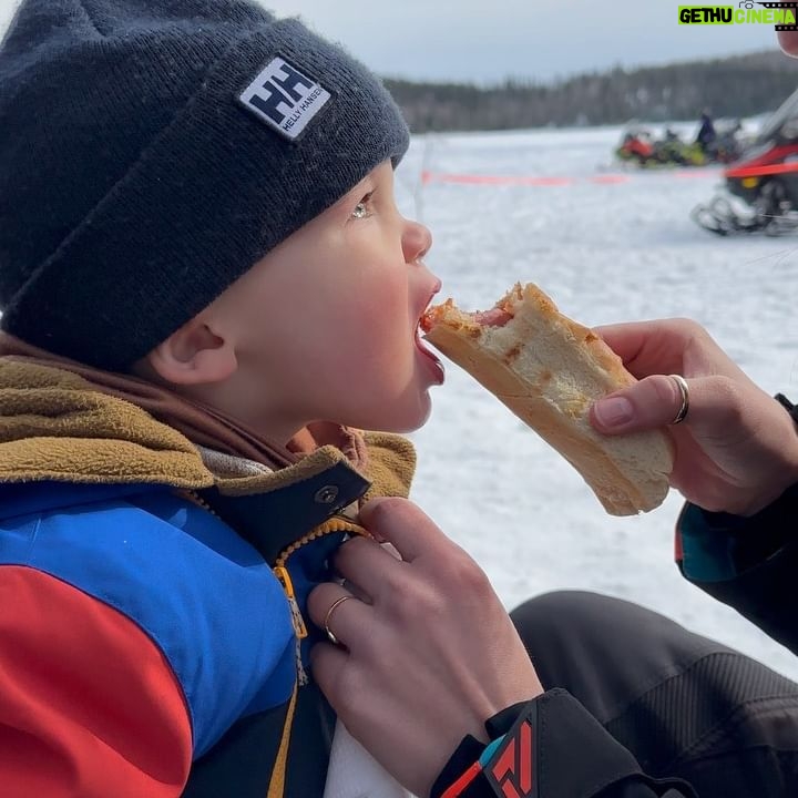Jonathan Fortin - 3.6K Likes - Ils māont eu Ć "hot dog sur place" š