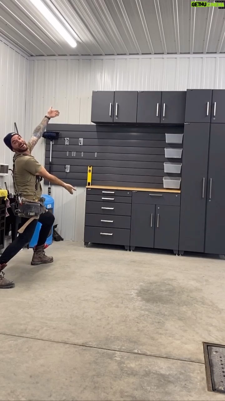 Jonathan Fortin - 3K Likes - On a installĆ© nos nouvelles armoires en acier robuste Proslat Elite de chez @rona.ca , pis Ƨa change tout! š¤©
On commence lāannĆ©e avec un garage tellement clean! Tu peux choisir les modules que tu veux selon tes besoins et ton budget pour optimiser ton espace de rangement!
Cāest disponible sur le site de RONA ! Jāai ajoutĆ© les liens dans mes stories.
#pub #partenaire #rona #proslat