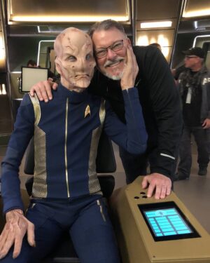 Jonathan Frakes Instagram - Irish eyes are smiling ⁦@DublinComicCon⁩ ⁦@actordougjones⁩ this weekend