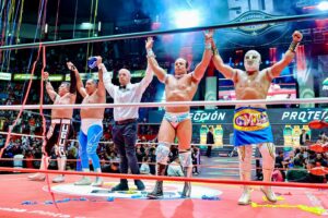 Jonathan Good Instagram - Más imágenes del épico enfrentamiento entre el CMLL y #AEW en Homenaje a #2LeyendasCMLL… ¿quién fue tu luchador favorito en esta batalla?
📸 @elfotografodelasluchas 

#CMLL #LuchaLibre #LuchaLibreMexicana #LuchaLibreCMLL #ArenaMexico #Luchador #Wrestling #MexicanWrestling #follow