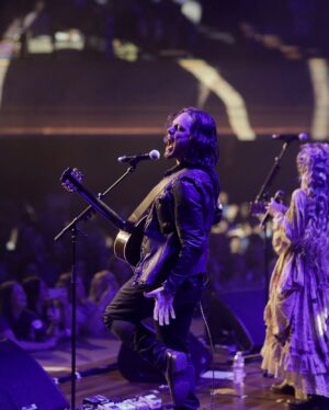 Jonathan Jackson Instagram - Absolutely incredible night @TheRyman with #NashvilleReunionTour! A night I will never forget. Amazing crowd. So thankful my parents and family got to be there with me. 

Excited about the upcoming shows in the UK! Many shows are sold out, but any remaining tickets are available at: www.nashvillereuniontour.com

📷 @timothyjamesbowen