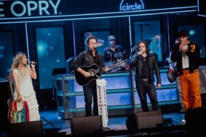 Jonathan Jackson Instagram - A beautiful night @Opry with my friends from the Nashville Cast! // 📷 @erikarock_