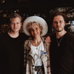 Jonathan Jackson Instagram - Thank you to everyone who came out to our #SongsAndStoriesFromMusicCity run! 🤍 We had the most wonderful time with the most beautiful audiences! 🎶 We laughed, we cried, we got a bit lost near some construction near La Guardia, but above all - we got to meet you.. and we’re hooked on the feeling.. watch this space for more.. 🖤✨ 

#jonathanjackson #clarebowen #brandonrobertyoung #bowenyoung #nashvillecmt #nashvilleabc #generalhospital #luckyspencer #magnoliapearl #takamine #alifethatsgood