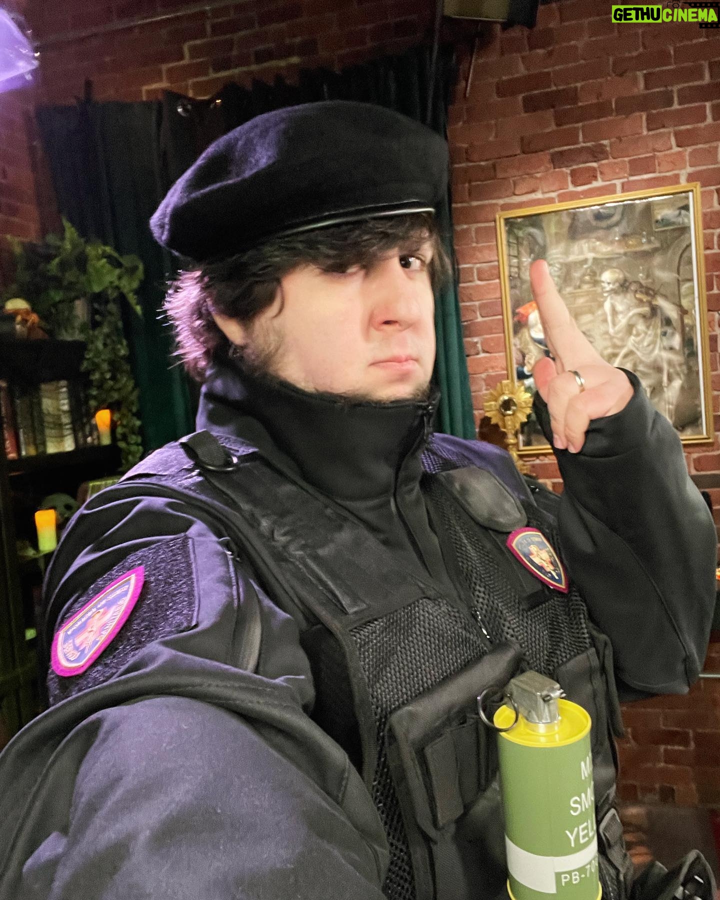 Jonathan Jafari - 74.7K Likes - New video out on YOUTUBE!!
Head to YouTube.com/JonTronShow to see it 😉