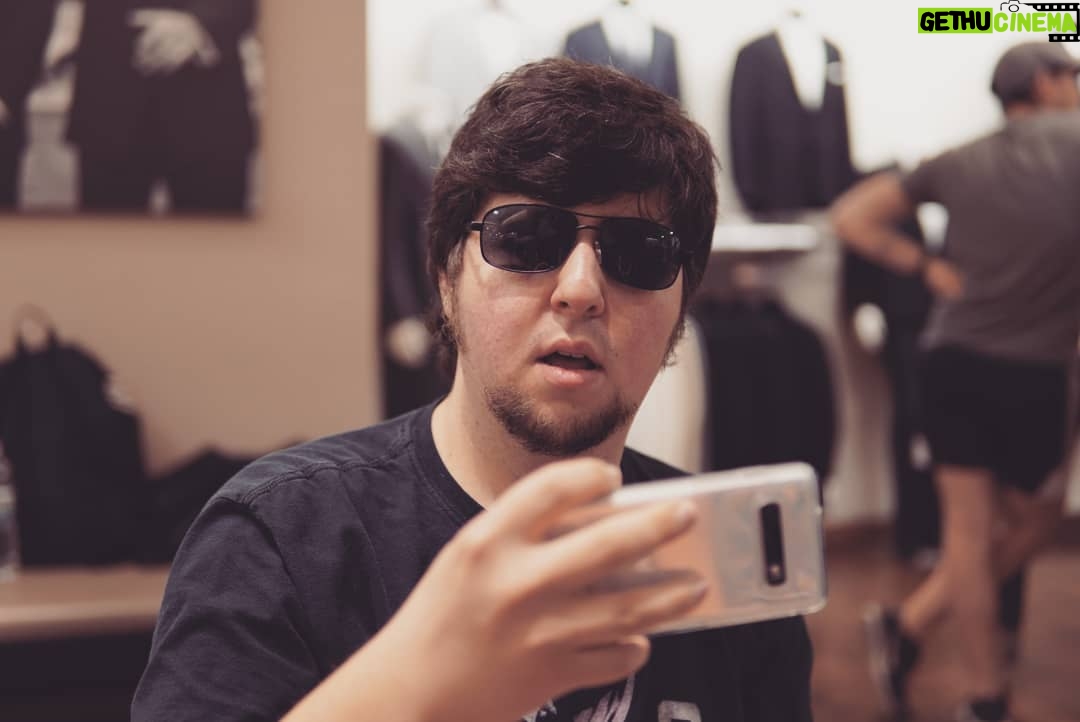 Jonathan Jafari - 65.2K Likes - Didn't see u there haha