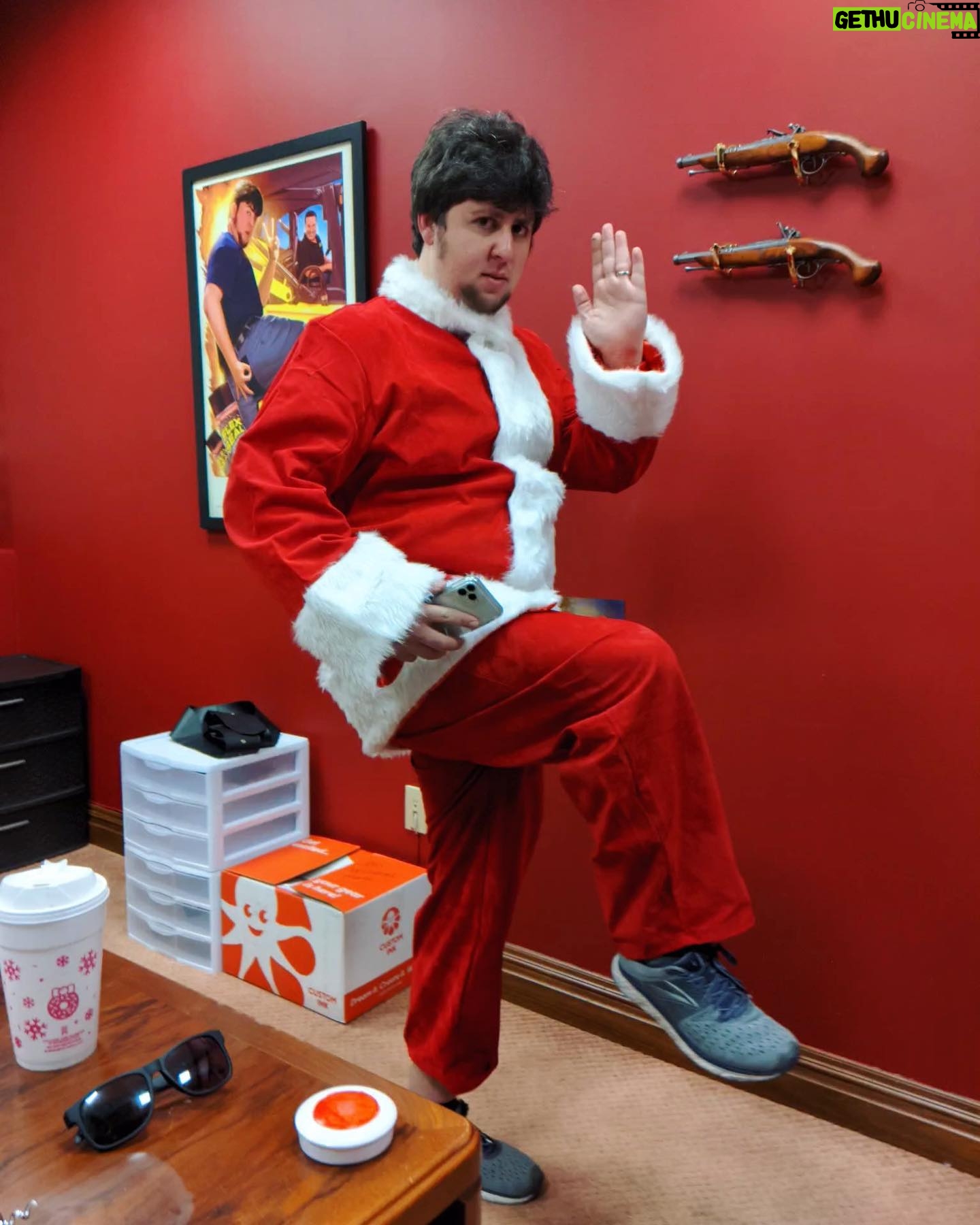 Jonathan Jafari - 93.9K Likes - *Blocks Your Path* What do u do?...