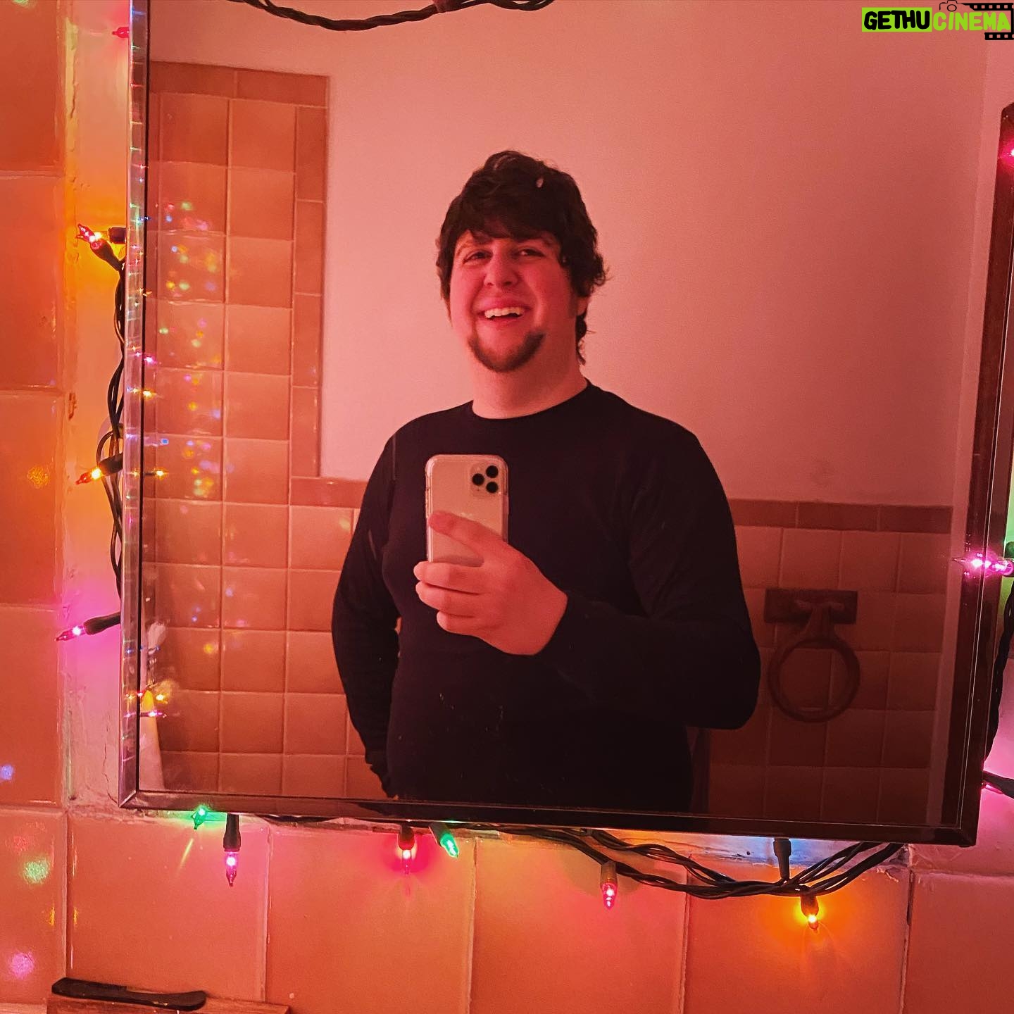 Jonathan Jafari - 103.1K Likes - Bathroom_Selfie.mpeg3