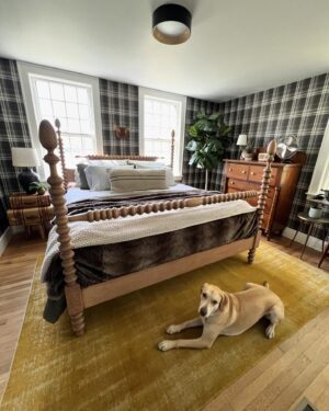 Jonathan Knight Instagram - I have always been a fan of spindle beds. I own many antique ones but a king size version was not possible as king size is a modern thing. When I found @englishfarmhousefurniture online, I knew this was the perfect bed to have at my lake house featured on HGTV. It truly makes me so happy and is the perfect look in my bedroom. Have spent many nights in this bed and look forward to adding more furniture from @englishfarmhousefurniture to my collection. Thank you for your amazing quality, customer service, and for classic furniture that will stand the test of time!