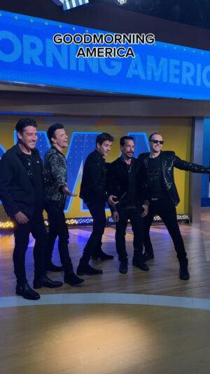 Jonathan Knight Instagram - What a blast! Release Week was a blur. 🤖❤️ #ADayInTheLife #NewMusic #StillKids