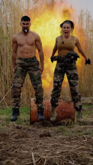 Jonathan Matijas Instagram - PUT*** c’que je suis fier 🔥

Trop d’émotions avec cette trilogie qui se termine POUR ANNONCER UNE PUT*** de RÉVOLUTION 💣

Ce dimanche 07.01.2024 on te présente la résolution de ta vie —> Active le rappel 😉
Notre NOUVEAU PROGRAMME de sport en couple, avec et sans saut, est adapté pour correspondre à absolument tous les niveaux💪🏻

Et oui moi-même, GÉNÉRAL MATIJAS je rejoins le KAPORAL KRESS chez @fitness_camp_officiel pour un programme maison sans matériel 🫡

Special « Perte de poids » et « ventre Plat », notre challenge de 6 semaines va vous permettre, accompagné d’un meal plan complet, d’atteindre vos objectifs les plus ambitieux 👊🏻

Alors cher Soldat, prête à découvrir ce programme de dingue et le lieu où on a tourné pour le plaisir de vos yeux 👀 ?

RDV à 17h dimanche 7 janvier 2024 💥

Si t’as la moindre question, on te répond en commentaire ✌🏻

#07 #fitnesscamp #workout #funsport #couplegoals #coupleworkout #armylover #armyworld #fitnessmotivation #ﬁtness