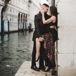 Jonathan Matijas Instagram - Mon namour, mon ami, mon confident, je vis une vie de princesse avec toi ♥️

Je suis tellement heureuse de ce que je vis au quotidien, je suis tellement épanouie et heureuse en tant que femme et maman, c’est grâce à toi mon namour ♥️
Merci 🙏🏼 de prendre soin de moi comme tu le fait ♥️🙏🏼

“Je t’aime, comme si j’avais 18 ans ….” 

📸 @cristina_viadana 
Merci pour ces photos incroyables 👌🙏🏼 quel souvenir 

Robe et costume @weddings_secrets 🙏🏼😍✨